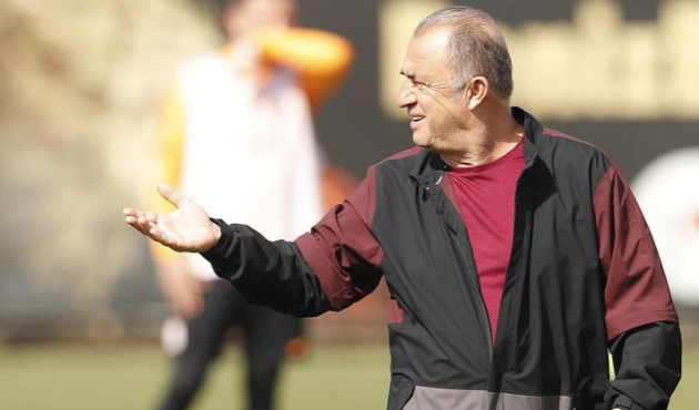 Fatih Terim her şeyi deniyor!