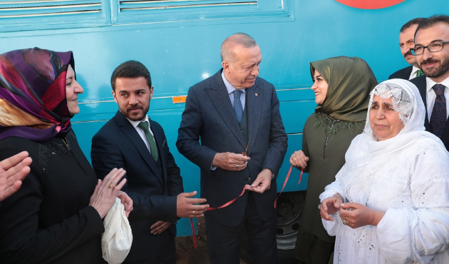 Nişan yüzüklerini Cumhurbaşkanı Erdoğan taktı...