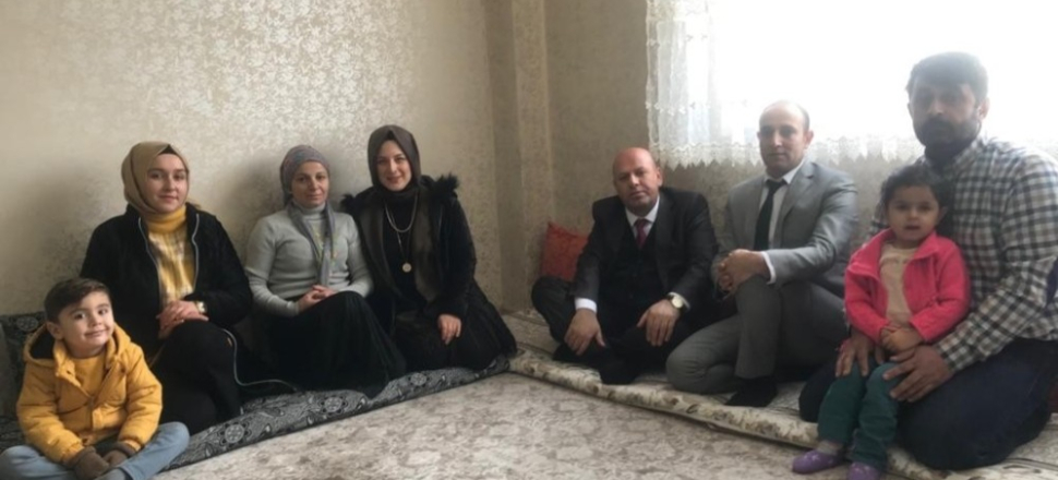Hakkari'de Başkan Abdurrahman Er’den evleri yanan Dalga ailesine ziyaret