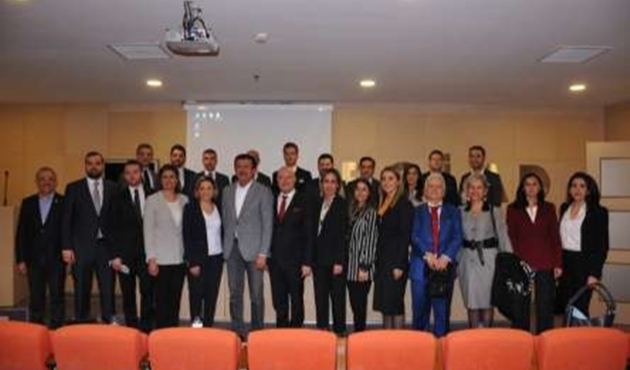 İzmir'de Nihat Zeybekci EGİAD’ın konuğu oldu