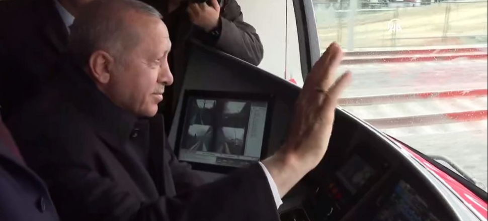 Cumhurbaşkanı Erdoğan makinist koltuğunda!