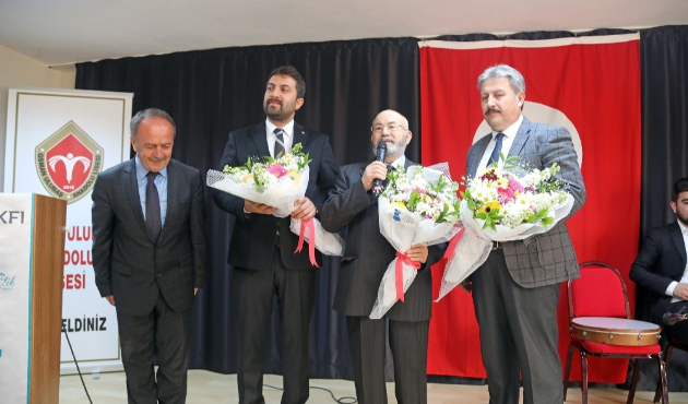 Kayseri'de Mustafa Palancıoğlu’dan Öğrencilere Mehmet Akif öğüdü
