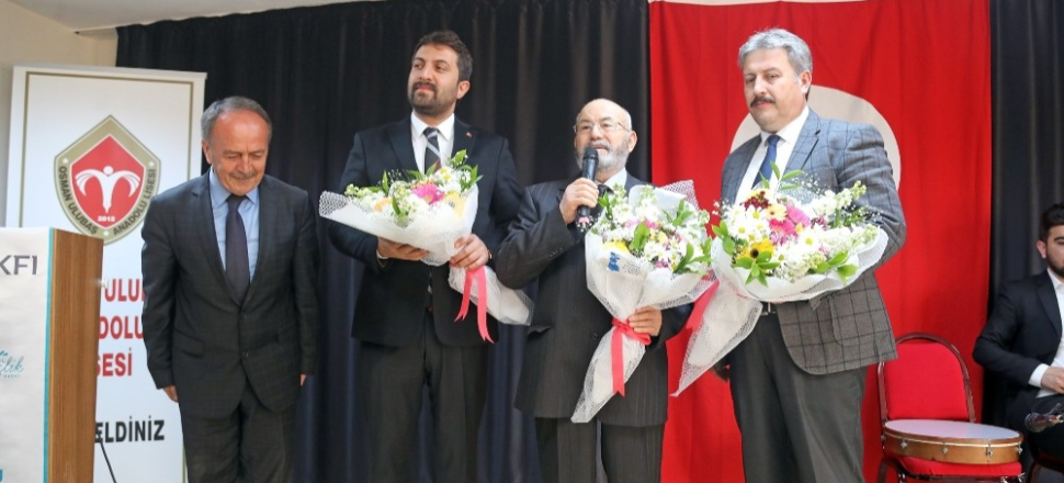 Kayseri'de Mustafa Palancıoğlu’dan Öğrencilere Mehmet Akif öğüdü