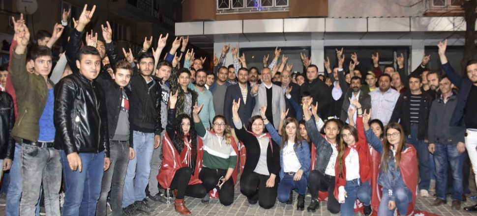 Aydın'da Başkan Gürşat Kale, gençlerin desteğini aldı