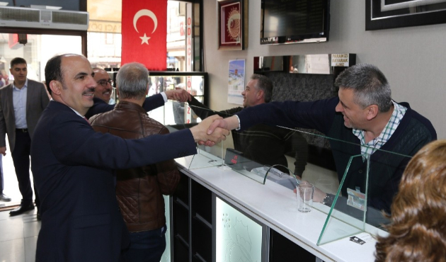 Konya'da Uğur İbrahim Altay ve Kavuş Bedesten esnafıyla buluştu