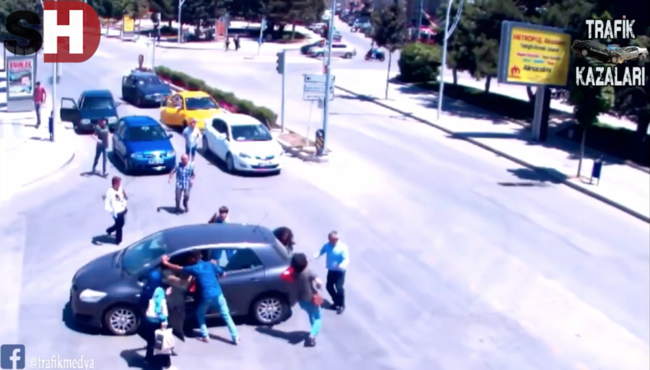 Çorum'da yaşanan hatalar zinciri içeren kaza anı!