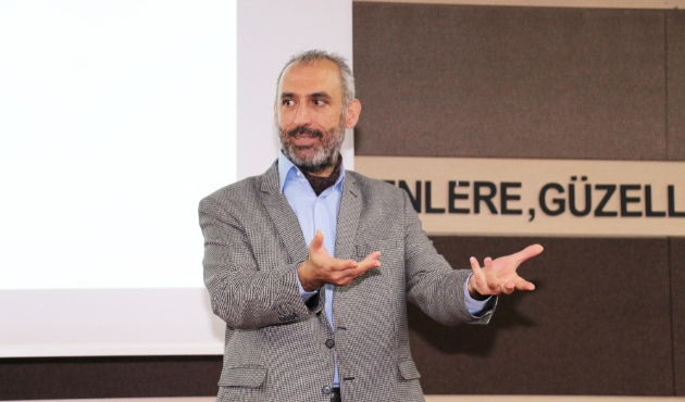 Tekirdağ'da Ali Çoşkun: "Kendinizi 45 saniyede doğru ve hızlı tanıtın"