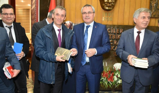 Manisa'da Vali Ahmet Deniz, lise müdürleriyle toplantı yaptı