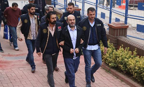 Darbeci amirallerin arkasından 'mahrem abiler' çıktı!