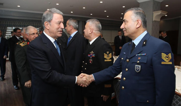 Ankara'da Bakan Hulusi Akar emekli ve muvazzaf subaylarla buluştu