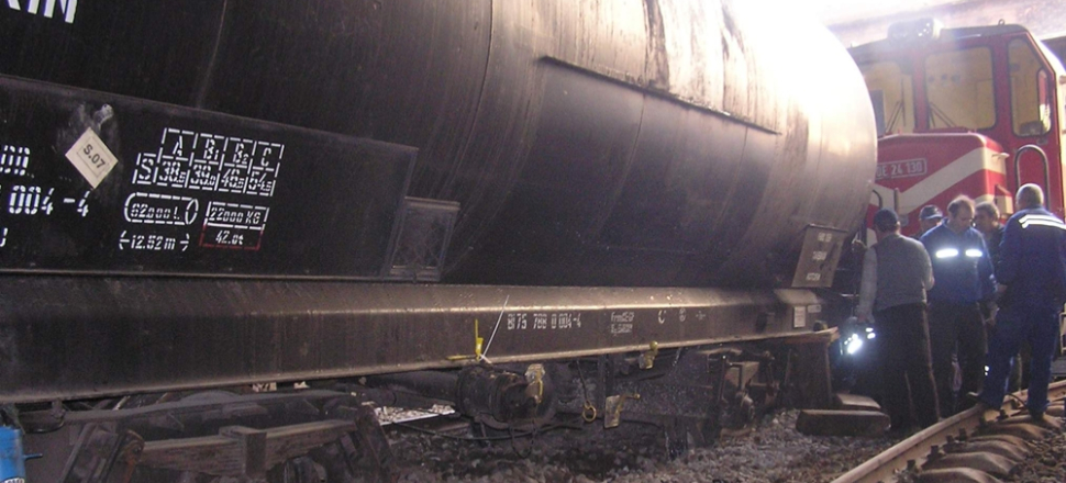 Ankara'da yakıt taşıyan tren raydan çıktı...