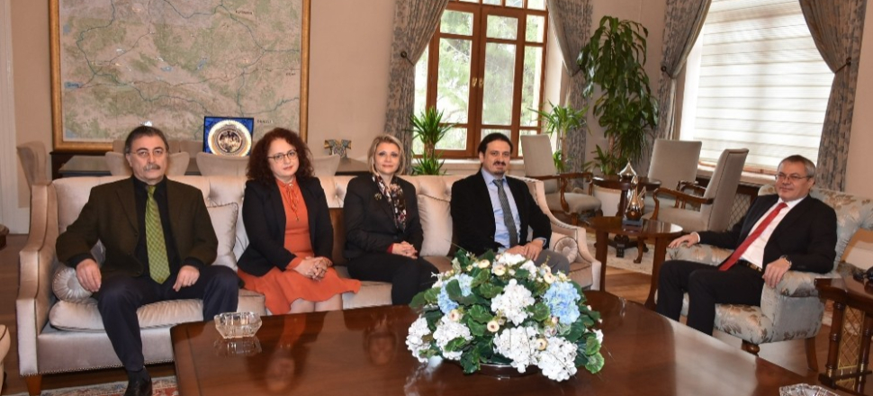 Manisa'da Vali Ahmet Deniz konuklarını ağırlıyor