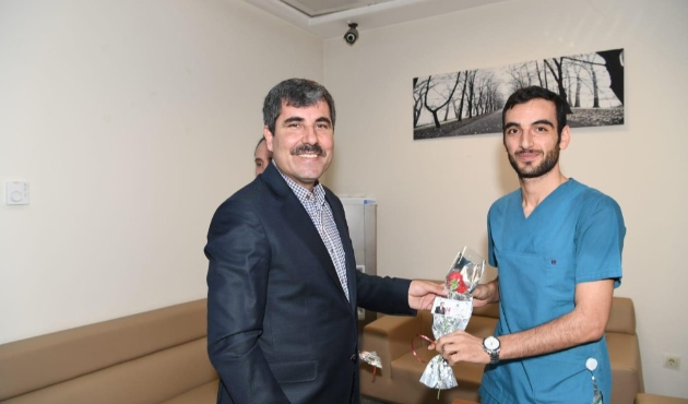 Muş'ta Başkan Feyat Asya, sağlıkçıları unutmadı