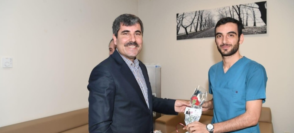 Muş'ta Başkan Feyat Asya, sağlıkçıları unutmadı