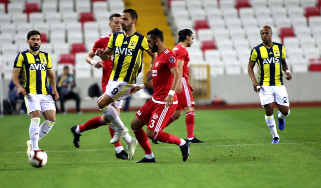 Fenerbahçe'de savunma değişiyor!