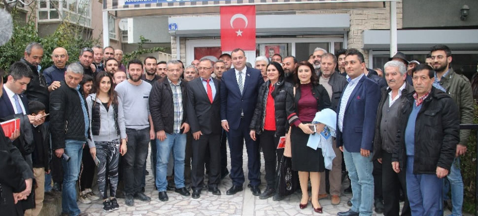 Ankara'da Alper Taşdelen halkla kucaklaşıyor