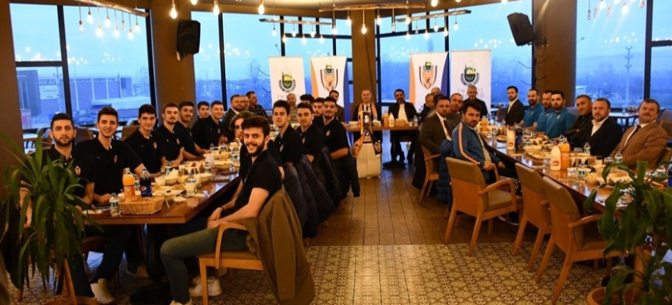 Bursa'da Başkan Alper Taban parkenin şampiyonlarını kutladı