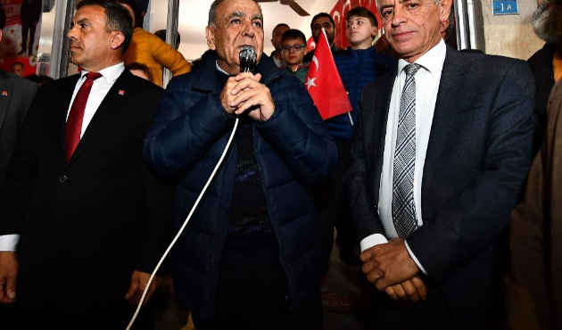 İzmir'de Aziz Kocaoğlu’ndan patates göndermesi