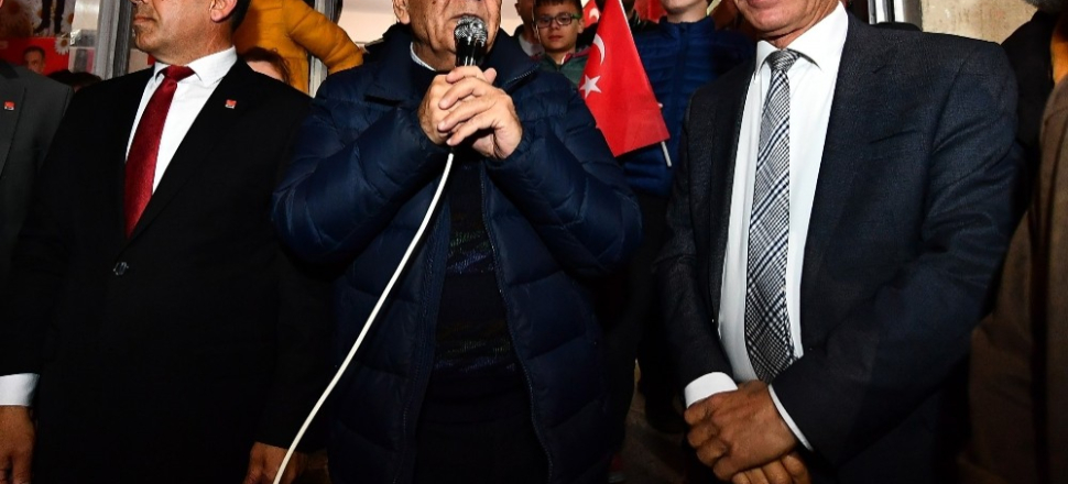 İzmir'de Aziz Kocaoğlu’ndan patates göndermesi