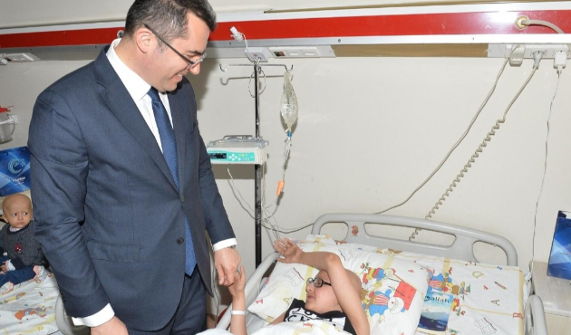 Erzurum'da Vali Okay Memiş’ten sağlık çalışanlarına ziyaret