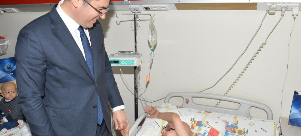 Erzurum'da Vali Okay Memiş’ten sağlık çalışanlarına ziyaret