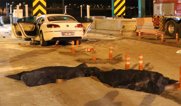 Niğde'de feci kaza: 2 ölü 1 yaralı...