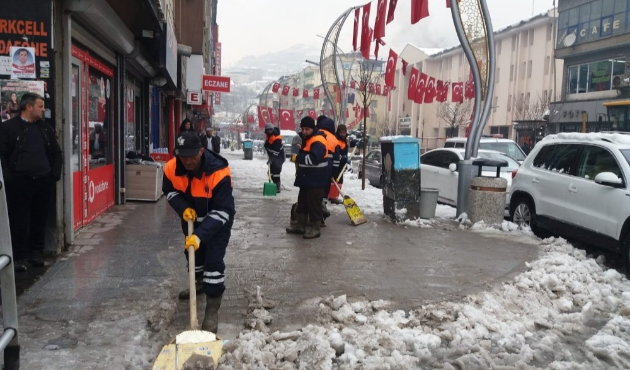 Hakkari'de karla mücadele çalışması