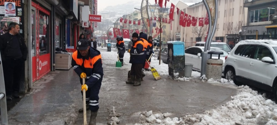 Hakkari'de karla mücadele çalışması