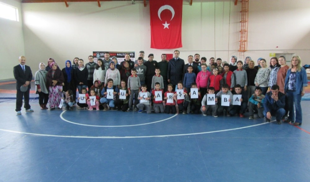 Balıkesir'de Murat Atıcı, özel öğrenciler ile spor yaptı
