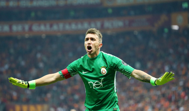 Dünya devi Fernando Muslera'nın peşinde!