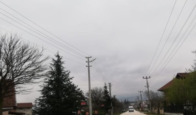 Düzce'de Vali Zülküf Dağlı talimat verdi yurt yolu aydınlatıldı