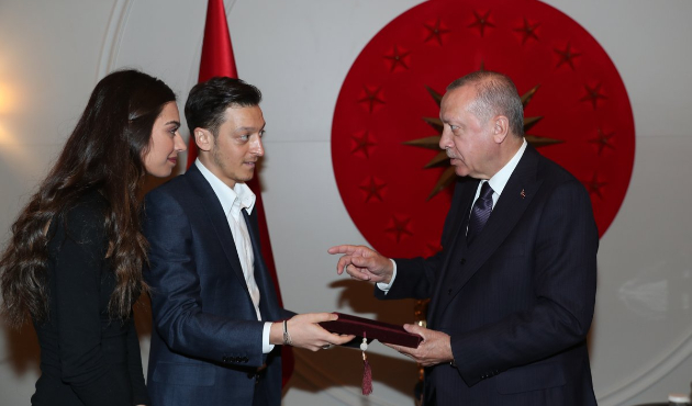 Mesut Özil'den Cumhurbaşkanı Erdoğan'a davet!