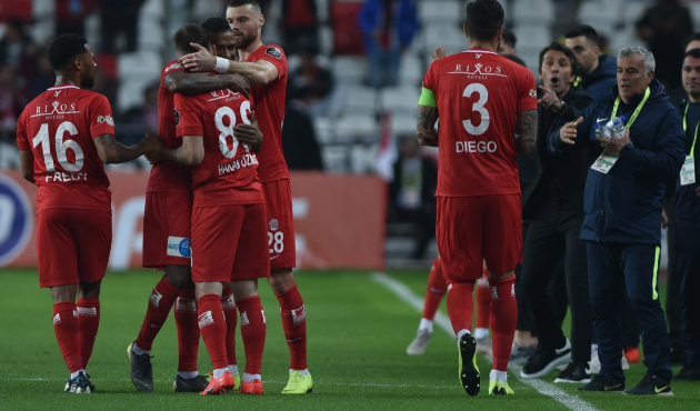 Antalya derbisinde gülen Antalyaspor!