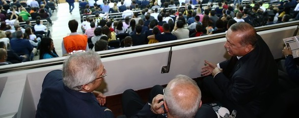 Cumhurbaşkanı Erdoğan ile Aziz Yıldırım tribünde yan yana