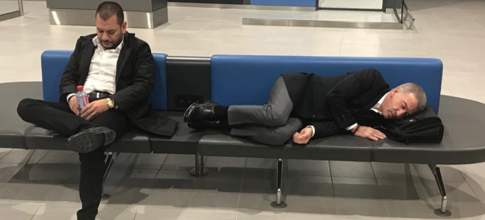 Ahmet Ağaoğlu havaalanında böyle görüntülendi!