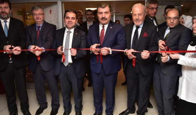 İstanbul'da Bakan Fahrettin Koca Avcılar'da poliklinik açılışına katıldı