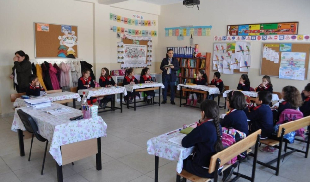 Kars'ta Kaymakam Abdil Koç, öğrencilerle buluştu