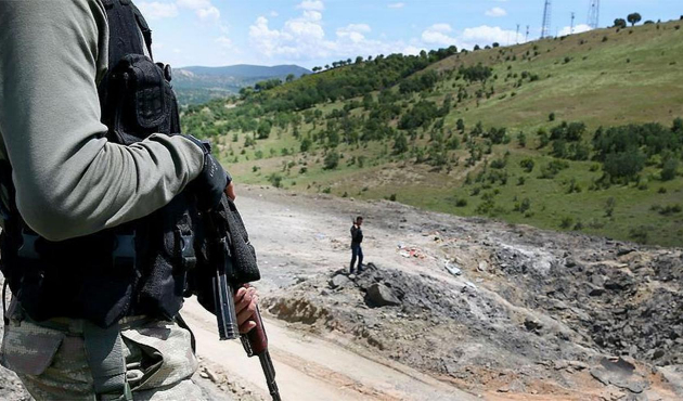 Mehmetçikle çatışan PKK'lılar toprak altında kaldı