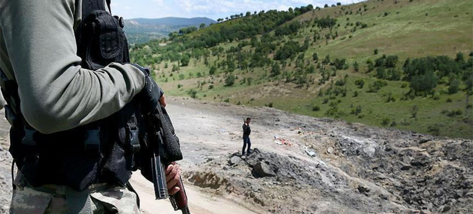 Mehmetçikle çatışan PKK'lılar toprak altında kaldı