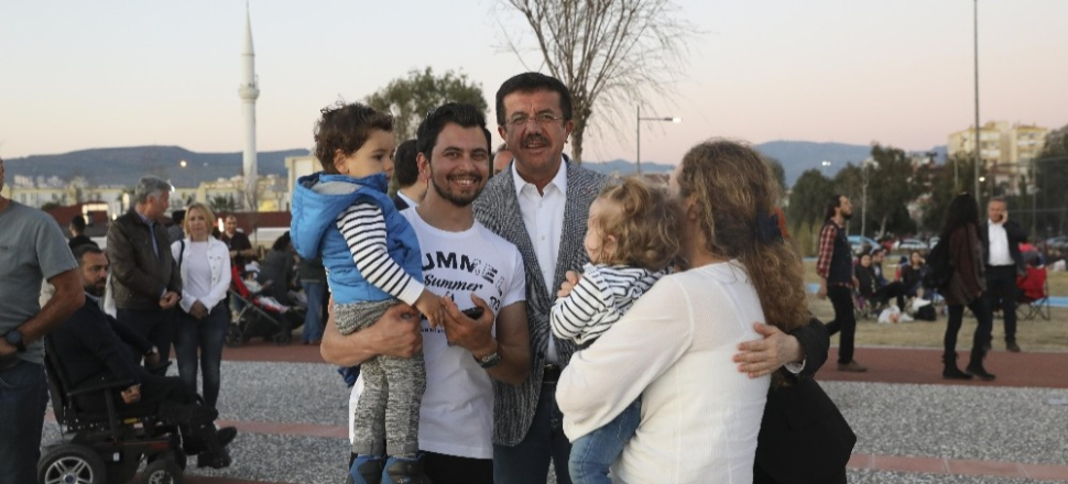 İzmir'de Nihat Zeybekci: "Kimsenin yaşantısına müdahale edilmeyecek"