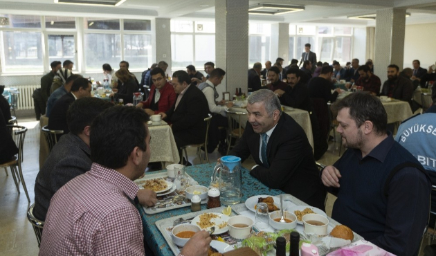 Kayseri'de Başkan Mustafa Çelik’ten belediye personeline duygusal veda