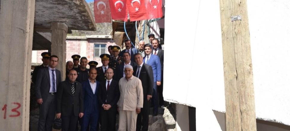 Batman'da Kaymakam Abdullah Özadalı, şehit yakınlarıyla buluştu