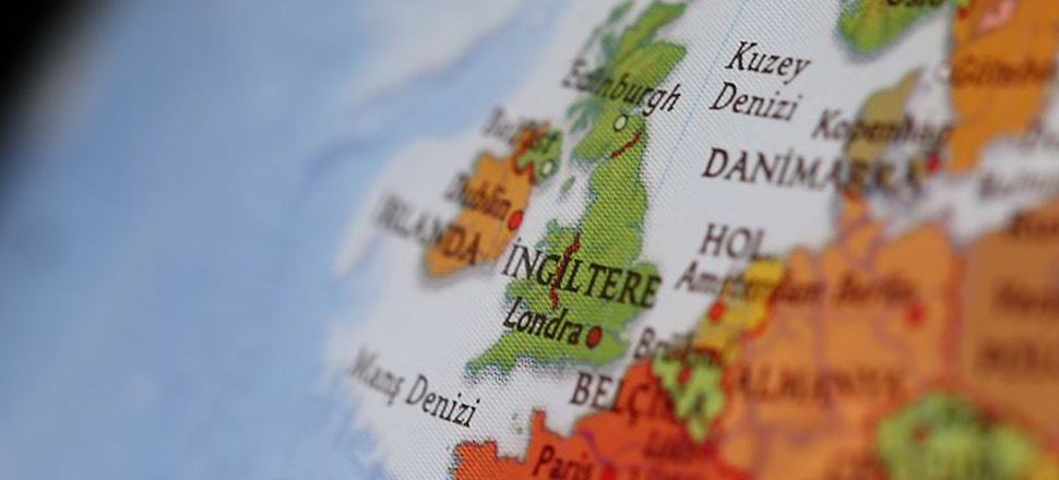 Londra'da imama aşağılık saldırı!