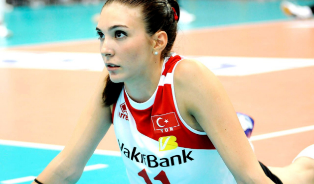 Naz Aydemir voleybola geri dönüyor!