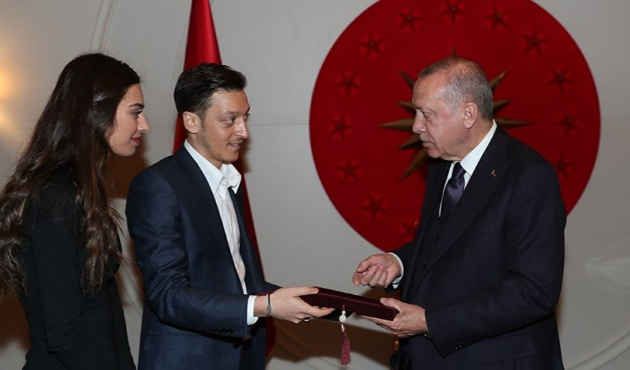 Alman siyasilerden Mesut Özil'e Erdoğan tepkisi!