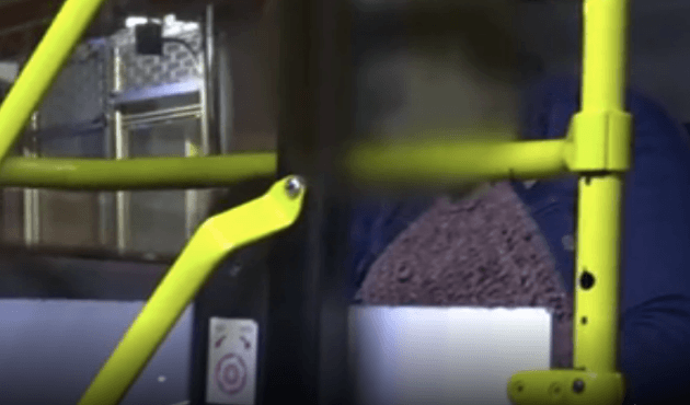 Baba dayağından kaçtı metrobüse sığındı!