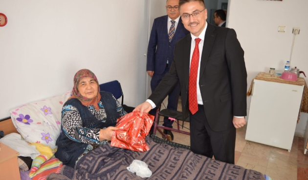 Niğde'de Başsavcı Oğuzhan Dönmez’den huzurevine ziyaret