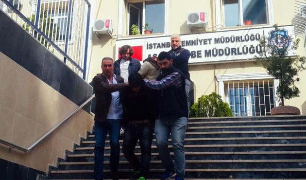 Tartıştığı arkadaşını ekmek bıçağıyla öldürdü!