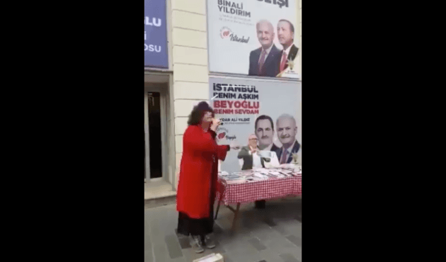 AK Parti standında şarkı söyleyen travesti!