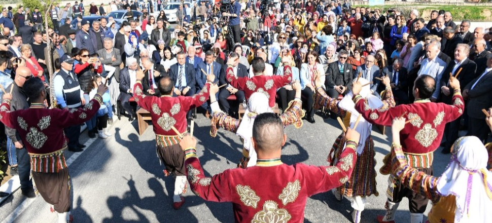 Mersin'de Burhanettin Kocamaz: "Ayinesi iştir kişinin lafa bakılmaz”